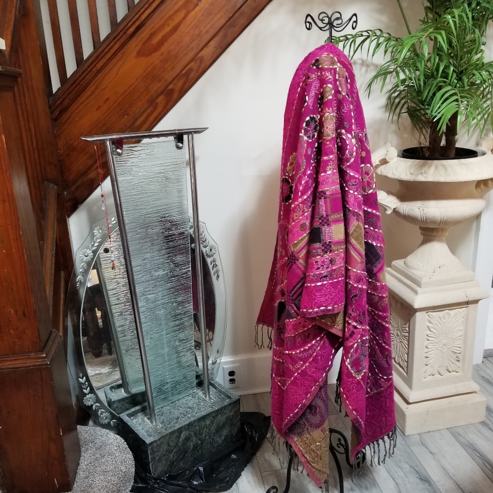 Fellowship Poncho Handwork Multi. - Picture 6 of 10